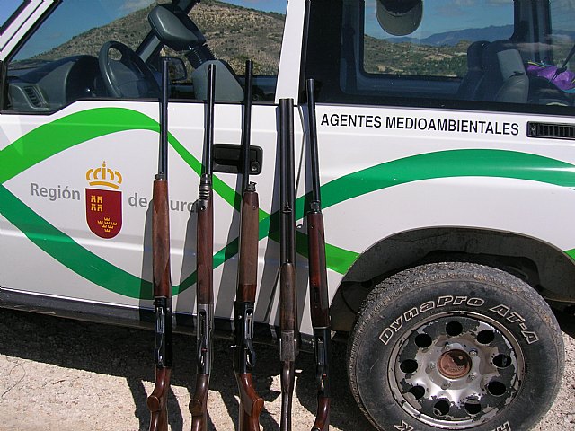 Agentes Medioambientales interceptan a cinco cazadores furtivos en un coto situado en el término municipal de Campos del Río - 1, Foto 1