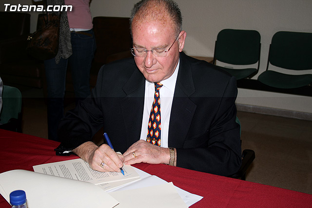 El alcalde de Totana y el consejero de Poltica Social, Mujer e Inmigracin firman un convenio de colaboracin por un importe de 175.245 euros - 4