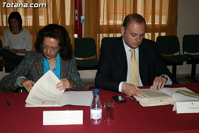 El alcalde de Totana y el consejero de Poltica Social, Mujer e Inmigracin firman un convenio de colaboracin por un importe de 175.245 euros - 7