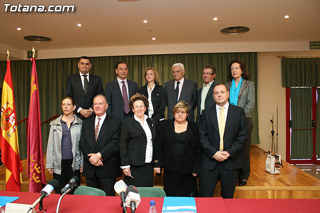 El alcalde de Totana y el consejero de Poltica Social, Mujer e Inmigracin firman un convenio de colaboracin por un importe de 175.245 euros - 17