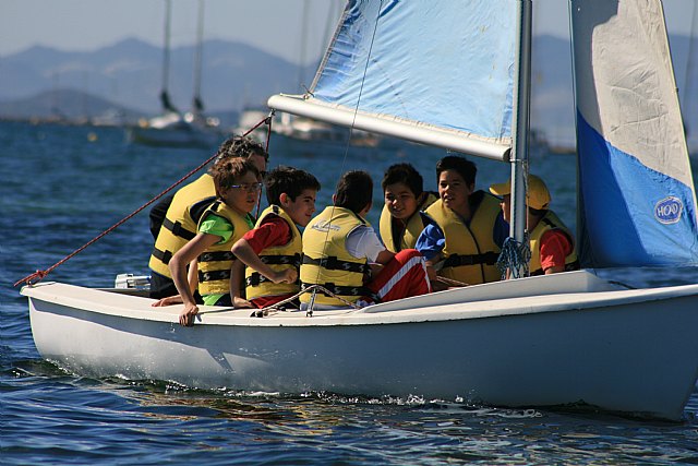 Cerca de 1.200 niños de Los Alcázares, San Javier y La Manga del Mar Menor se inician en  la  vela y el piragüismo - 1, Foto 1