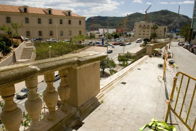 En quince días estará arreglada la balaustrada del Parque Torres - 2, Foto 2
