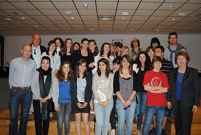 La Alcaldesa recibe a un grupo de estudiantes franceses de intercambio con alumnos del IES Mar Menor - 1, Foto 1