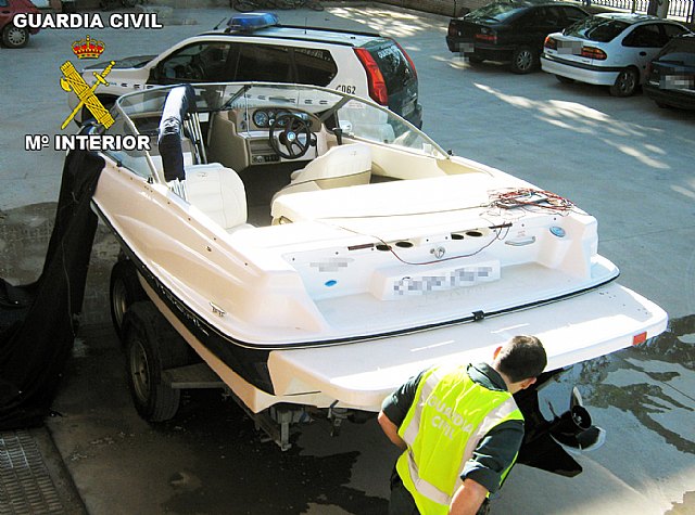 La Guardia Civil detiene a dos personas por la sustracción de una embarcación - 2, Foto 2