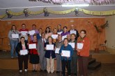 18 alumnos recogen el diploma del taller  de Iniciacin a la Informtica