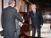 El jefe del Ejecutivo murciano, Ramn Luis Valcrcel, recibe al presidente de la Real Academia de Medicina y Ciruga de Murcia