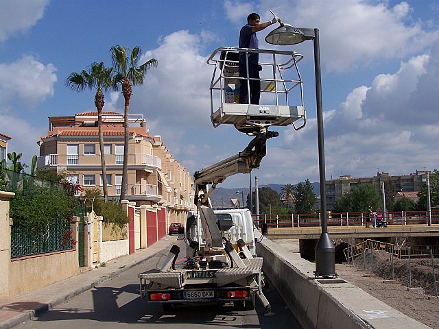 La calle Rambla del Charco cuenta desde hoy con nueva iluminación - 1, Foto 1