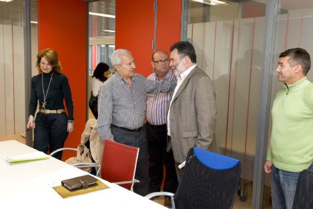 RENFE, FEVE y la Asociación Bicue se incorporan a la Comisión Cívica del Peatón y la Bicicleta - 1, Foto 1