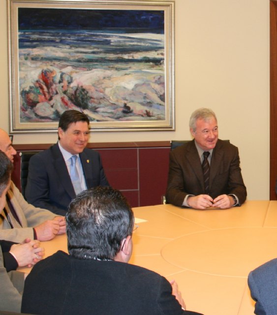 El jefe del Ejecutivo murciano recibe al presidente del Sindicato Central de Regantes del Trasvase Tajo-Segura , José Manuel Claver - 2, Foto 2
