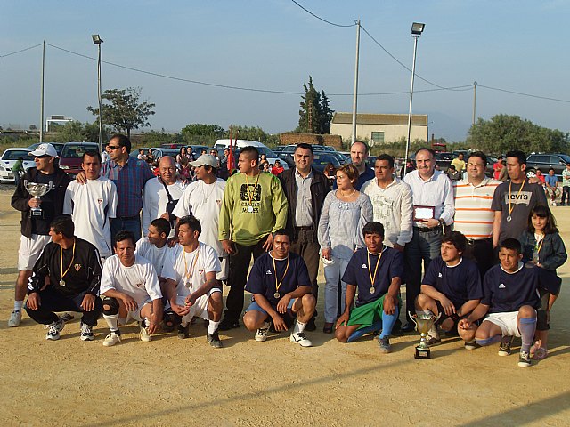 Autoridades municipales acuden a la clausura del Campeonato Deportivo de Fútbol Sala - 1, Foto 1
