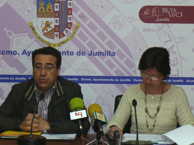 Los miembros de la Junta de Gobierno felicitan al Jumilla C.F. por lograr el primer puesto en Tercera División - 1, Foto 1