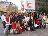 Alumnas trabajadoras, directivos y docentes del Taller de Empleo Atencin a la Dependencia, en el Da del Emprendedor