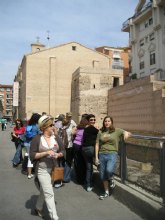 'Perfilando la vieja muralla andalus'