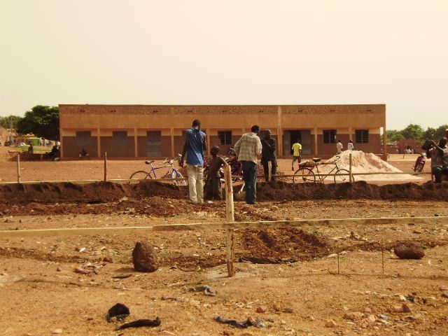 Comienza la construccion de la escuela financiada por las Ampas de Totana, Alhama y Aledo en la ciudad de Bobo, en Burkina Faso - 8