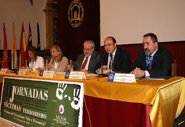 Sánchez pone como ejemplo a seguir la Ley de Víctimas del Terrorismo de la Región de Murcia - 1, Foto 1