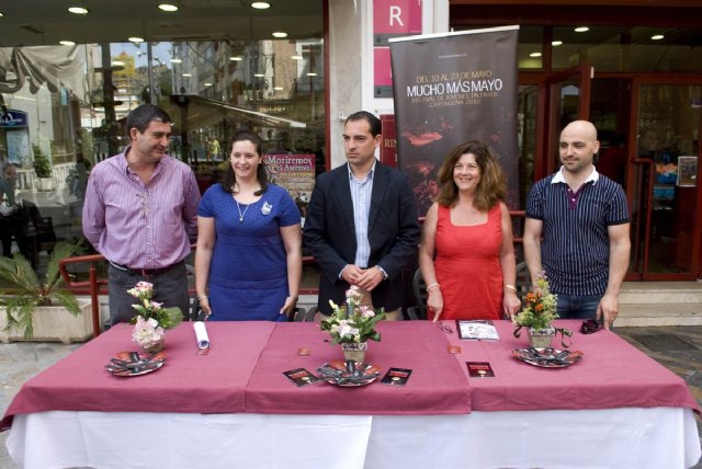 Medio millón de azucarillos endulzan el Festival Mucho Más Mayo - 1, Foto 1