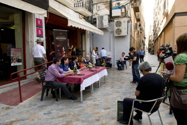Medio millón de azucarillos endulzan el Festival Mucho Más Mayo - 3, Foto 3