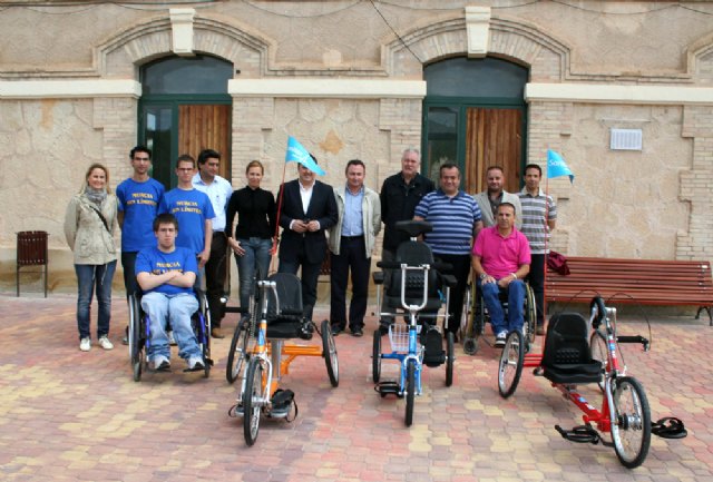 Cehegín recibe tres bicicletas adaptadas para personas con movilidad reducida - 1, Foto 1