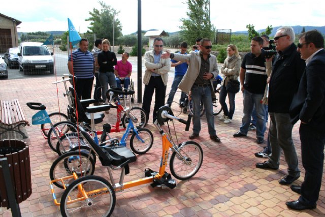 Cehegín recibe tres bicicletas adaptadas para personas con movilidad reducida - 2, Foto 2