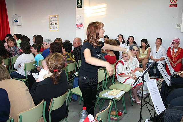 Alumnos de Educación Primaria y Secundaria del C.E.I.B. Guadalentín de la pedanía de El Paretón representan la obra de teatro El Cartero del Rey - 1, Foto 1