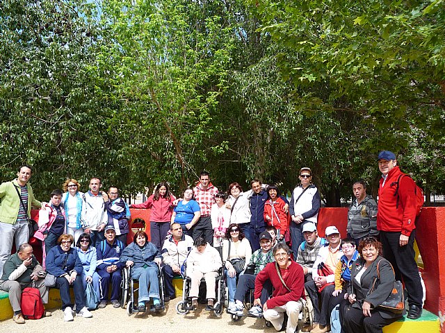 Un total de 24 alumnos del Centro Ocupacional José Moya realizan una salida al municipio de Lorca - 1, Foto 1