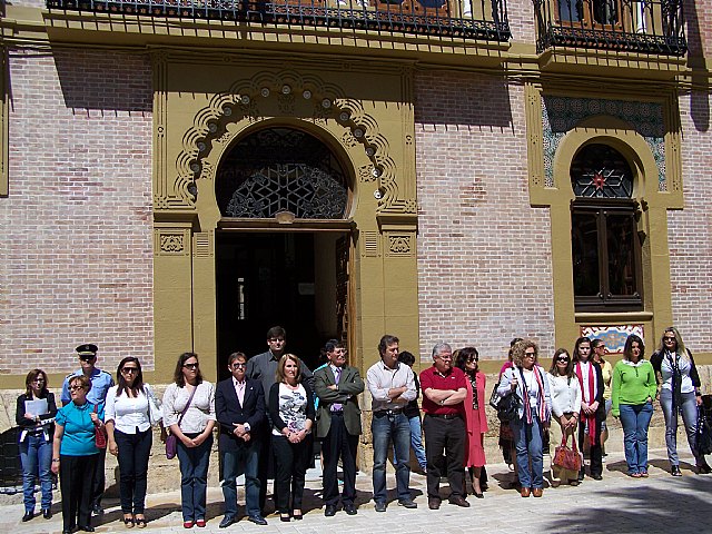 Concentración silenciosa en señal de repulsa y condena por el último caso mortal de violencia de género en la Región de Murcia - 1, Foto 1