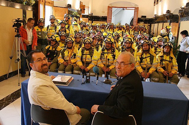 200 miembros de las Brigadas Forestales de Murcia peregrinan a Caravaca por la Va Verde, Foto 3