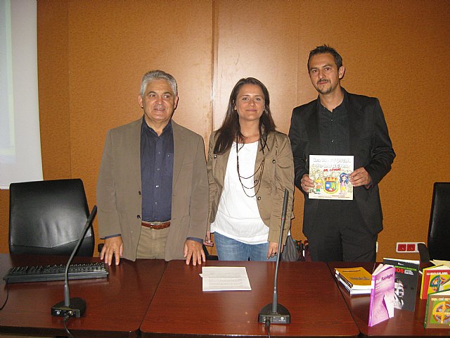María Dolores Sánchez anima a los alumnos del IES Juan Carlos I a adentrarse en el mundo de la lectura - 1, Foto 1