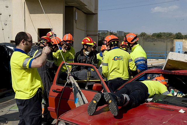 Los aspirantes a bomberos aprenden a actuar ante derrumbes de edificios y escapes de gas - 4, Foto 4