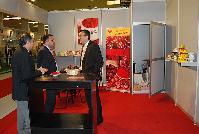 Autoridades municipales asisten al acto de la inauguración oficial de la XXVI Feria Agrícola del Mediterráneo Fame 2010, Foto 2