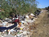 Los socialistas denuncian la existencia de un vertedero ilegal en la ladera del monte de Los Ramos