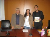 María Dolores Sánchez anima a los alumnos del IES Juan Carlos I a adentrarse en el mundo de la lectura