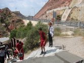 24 jvenes de los barrios altos de Lorca restauran las escaleras la Ermita de San Lzaro, acondicionan el sendero hacia el Cejo y mejoran varios enclaves de la zona