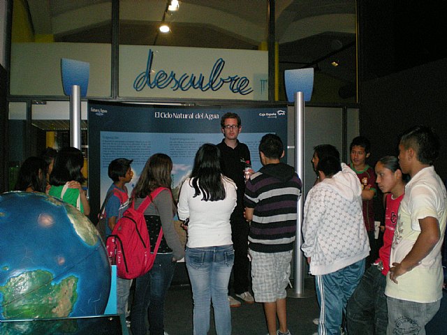 Los participantes del Proyecto de integración socioeducativa de menores inmigrantes realizan una visita educativa - 2, Foto 2