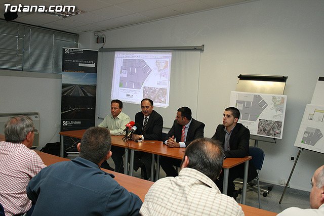 Proyecto del Centro de transportes y aparcamiento e instalación de un surtidor de combustible - 1, Foto 1