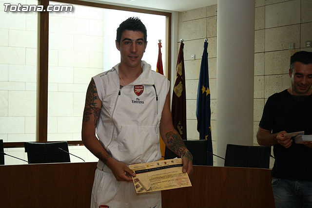 El alcalde y el concejal de Bienestar Social hacen entrega de los diplomas de varios talleres puestos en marcha a travs del Proyecto 