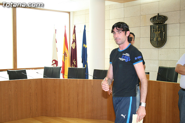 El alcalde y el concejal de Bienestar Social hacen entrega de los diplomas de varios talleres puestos en marcha a travs del Proyecto 