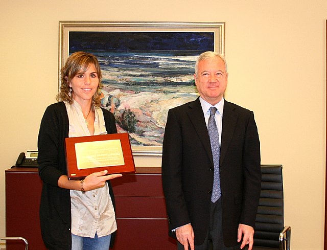 El presidente de la Comunidad recibe a la tenista yeclana María José Martínez, reciente vencedora del Torneo de Tenis de Roma - 1, Foto 1