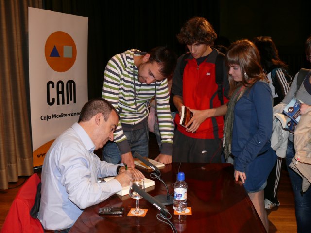 'Luces de Neón' y 'Fresas amargas para siempre', trabajos ganadores del XXXI Premio Literario Ciudad de Jumilla - 4, Foto 4