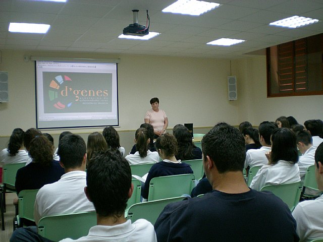 Más de 60 jóvenes del colegio La Milagrosa  participan en el taller sobre voluntariado, Foto 3