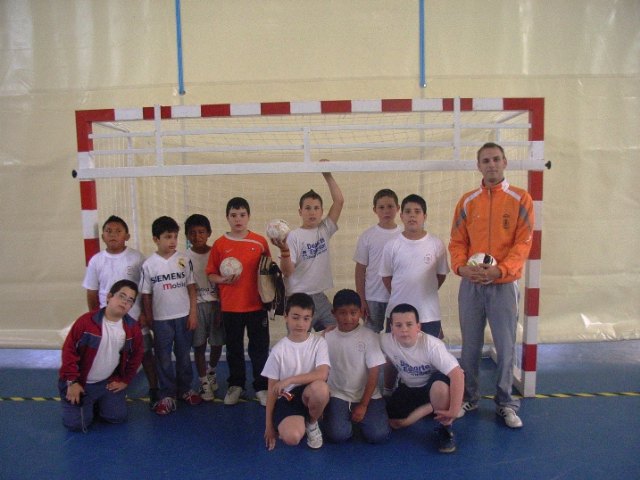 El equipo benjamín del colegio Reina Sofía participa en la jornada de los cuartos de final de multi-deporte benjamín en Abarán, Foto 1