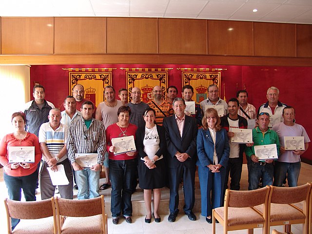 Entrega de diplomas del Curso de la Tarjeta Profesional de la Construcción - 1, Foto 1