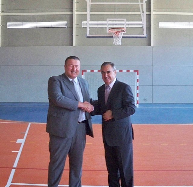 El delegado del Gobierno y el alcalde de La Unión visitan  las obras de los pabellones deportivos de Portmán y Roche y del museo etnográfico - 2, Foto 2