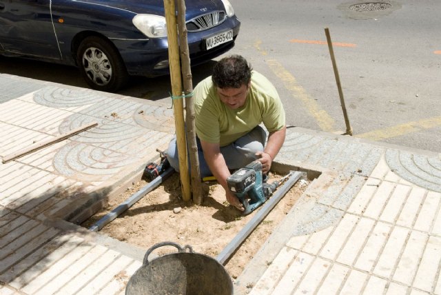 Jardines instala 50 cubrealcorques en la calle Ángel Bruna - 2, Foto 2