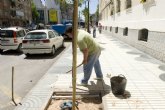Jardines instala 50 cubrealcorques en la calle Ángel Bruna