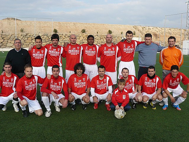 The team of "The pachucos" remains a leader in the thirty-fourth amateur football league "Play Fair", Foto 2