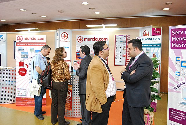 City officials attending the inauguration of the tenth edition of the Annual Forum of the Information Society Murcia "SICARM 2010", Foto 3