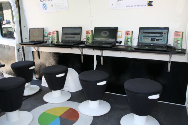 Se presenta el aula móvil de Cehegín Ciudad Digital - 2, Foto 2