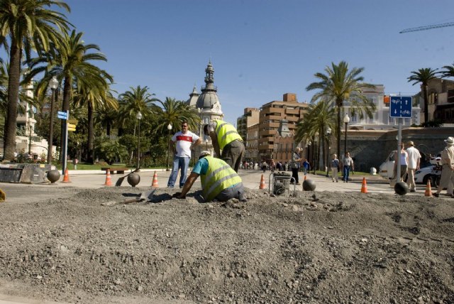 Adaptan a minusválidos el paso cebra de Héroes Cavite - 2, Foto 2