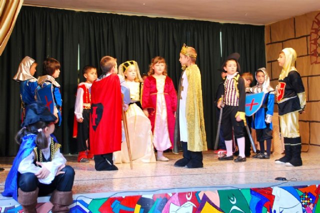 El colegio Gabriela Mistral retrocede hasta la Edad Media - 1, Foto 1